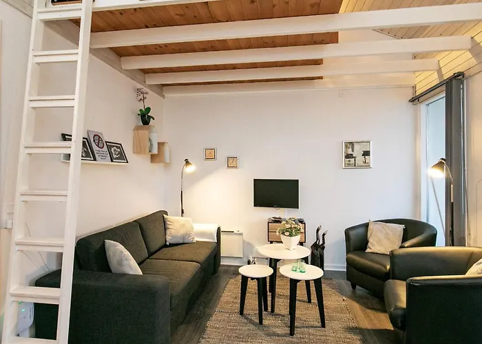 Marina Retreat In Aero - By Traum